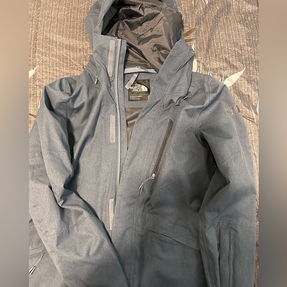 The north face jacket in women medium size. Two layers, barely worn, blue color - Picture 1 of 5